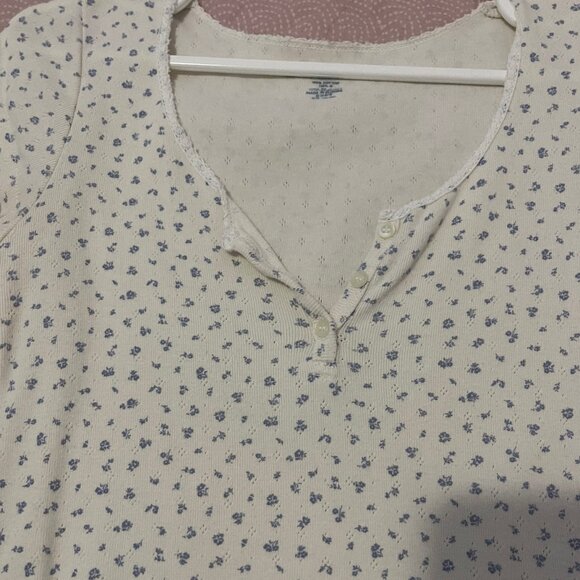 Brandy Melville t-shirt - Picture 2 of 2